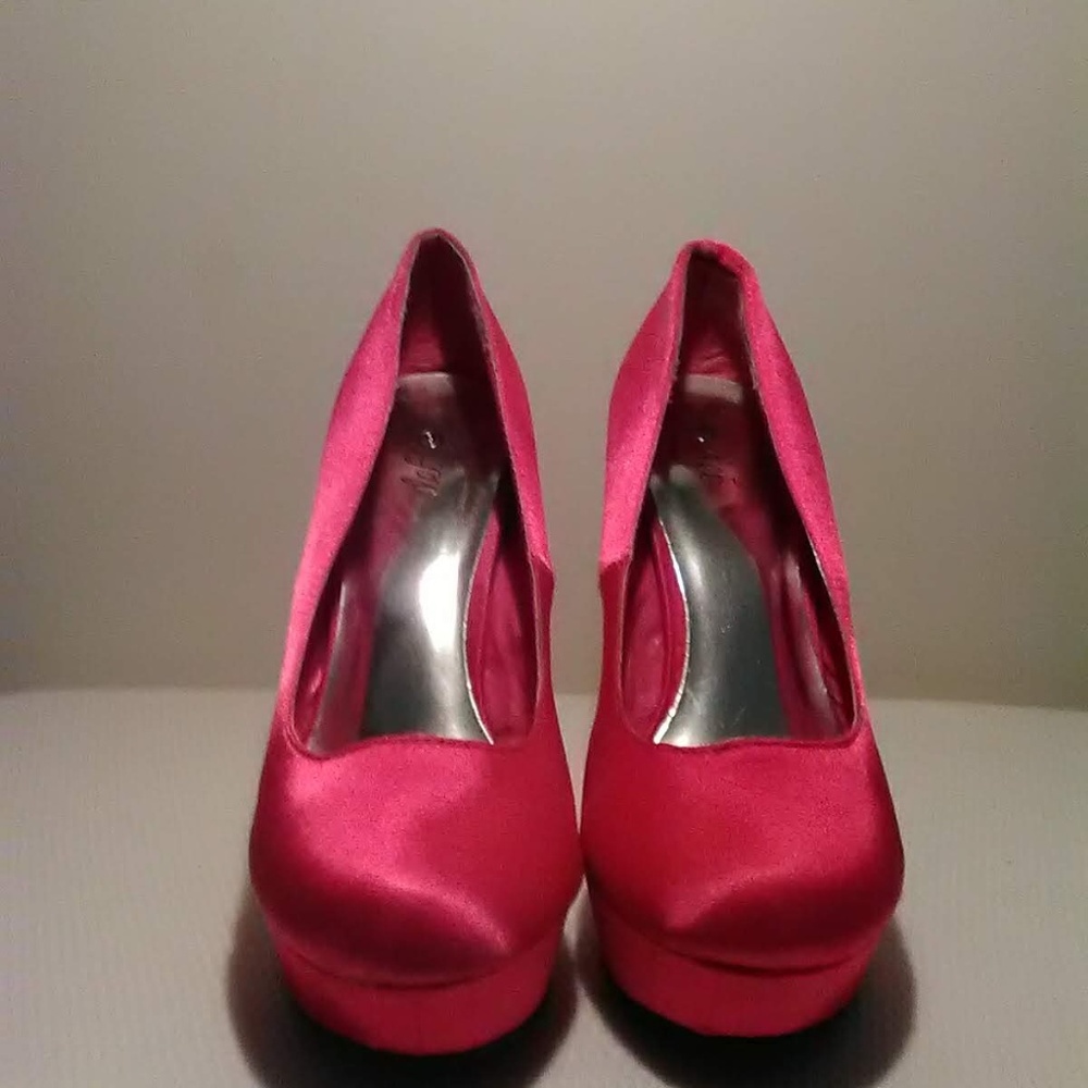 "Deb" Pink Satin Heels Sz 9 in Good Condition